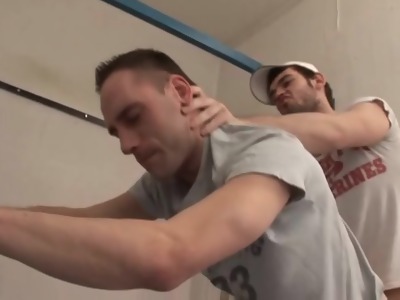un-underwrite-en-el-trabajo-para-algo-de-sexo-full-video